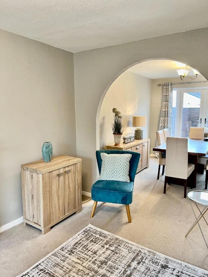 Canada House - Sleeps 6 -3 King Or 6 Single Ideal For Contractors Warrington  Exterior foto