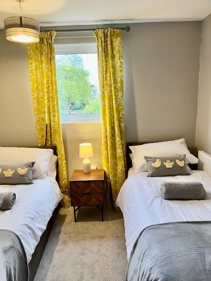 Canada House - Sleeps 6 -3 King Or 6 Single Ideal For Contractors Warrington  Exterior foto